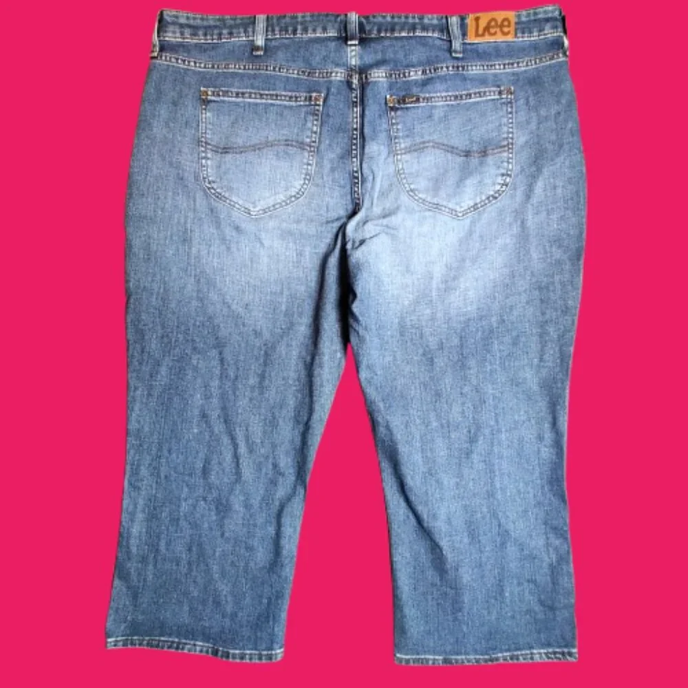 Lee Women’s Capri Jeans Size 22M Mid Rise Regular Fit Stretch Denim - Picture 2 of 12